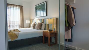 1 bedroom, premium bedding, in-room safe, desk