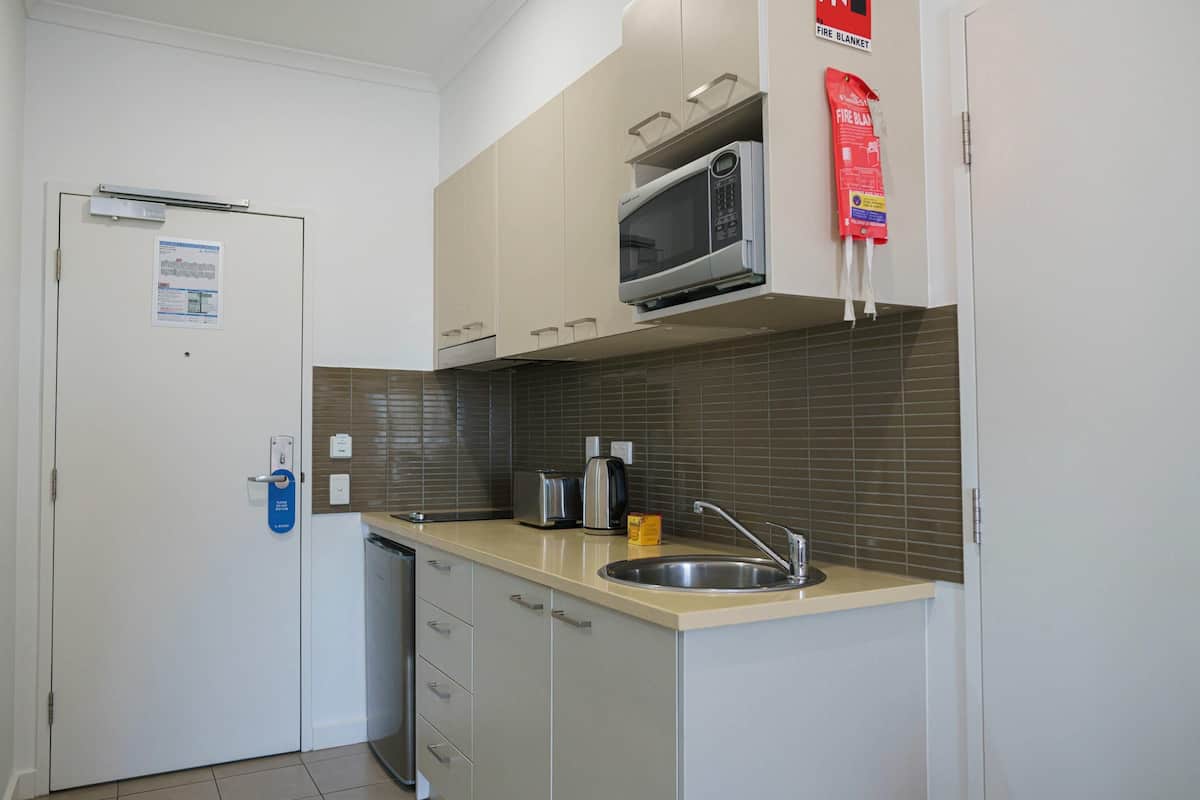 1 bedroom, premium bedding, in-room safe, desk