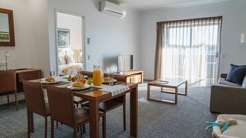 Room, 1 Bedroom (Residence) | 1 bedroom, premium bedding, in-room safe, desk