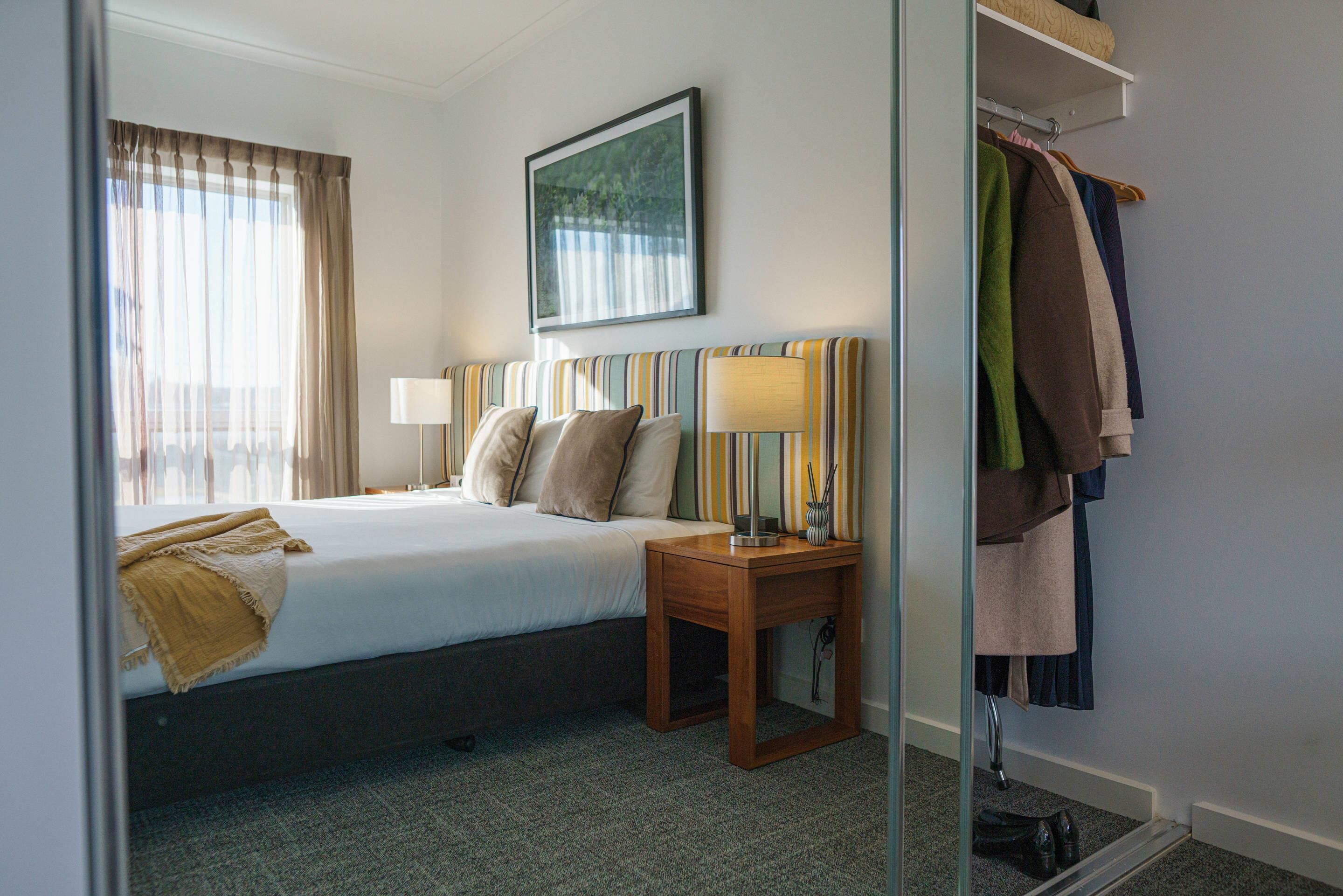 Room, 1 King Bed, Accessible, Non Smoking (Efficiency) | 1 bedroom, premium bedding, in-room safe, desk