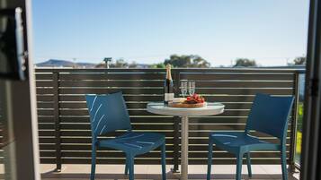 Suite, 1 King-Bett, Nichtraucher (Efficiency) | 1 Schlafzimmer, hochwertige Bettwaren, Zimmersafe, Schreibtisch