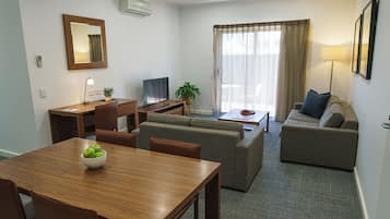 TV connectée de 40 pouces avec chaßnes numériques, télévision