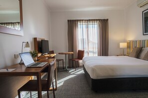 1 slaapkamer, luxe beddengoed, een kluis op de kamer, een bureau