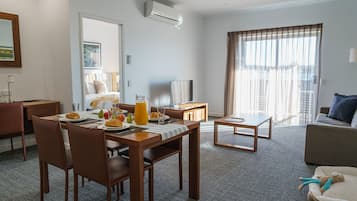 Suite, 1 King-Bett, Nichtraucher (Efficiency)