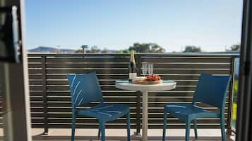 1 bedroom, premium bedding, in-room safe, desk