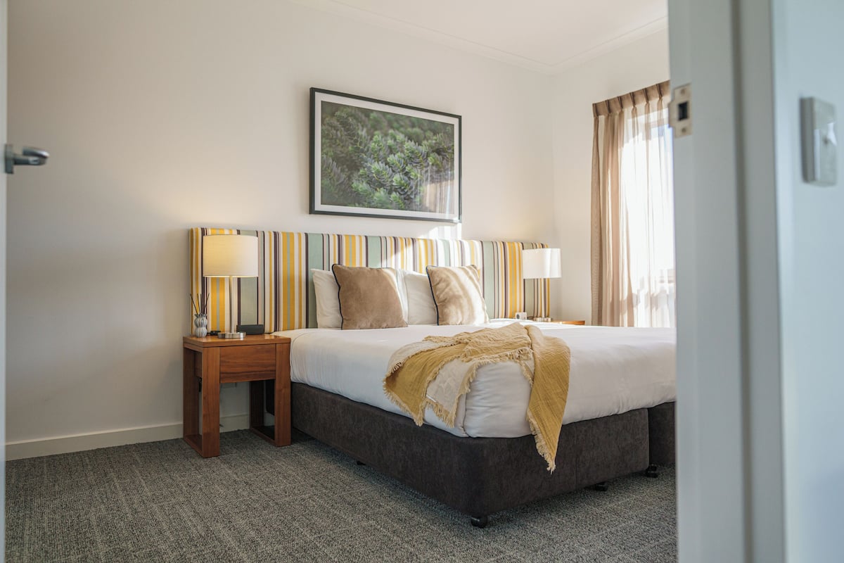 1 bedroom, premium bedding, in-room safe, desk