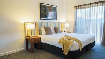 1 soverom, sengetøy av topp kvalitet, safe på rommet og skrivebord