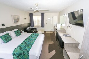 Executive Double Room, 1 Katil Raja (King) | Meja, langsir/tirai gelap terus, seterika/papan seterika, Wi-fi percuma