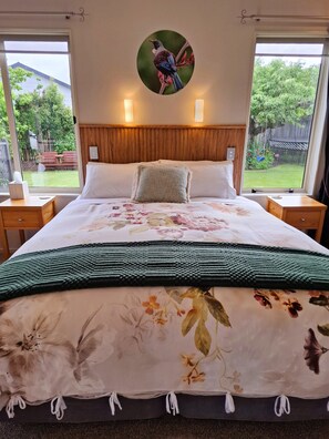 Superior Studio, Non Smoking, Kitchenette (Tui Room) | Premium bedding, individually decorated, individually furnished - Blue Ridge Studios and Bed & Breakfast (Te Anau)