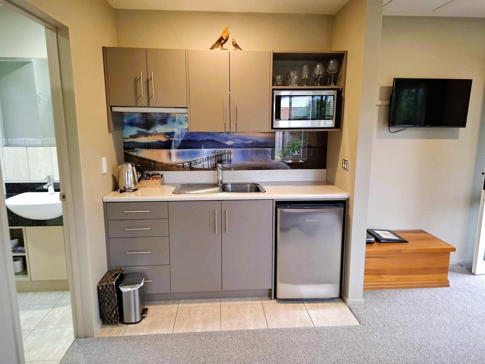 Studio Superior, không hút thuốc, bếp nhỏ (Tui Room) | Bếp nhỏ riêng | Tủ lạnh, lò vi sóng, dụng cụ pha cà phê/trà, ấm điện 