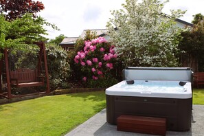 Bồn tắm spa ngoài trời