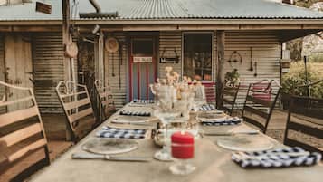Pink Palace Cottage | Terrace/patio
