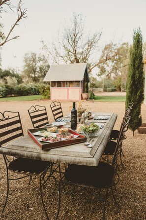 Food and drink - Corynnia Station (Carrathool)
