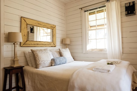 Pink Palace Cottage. Corynnia Station