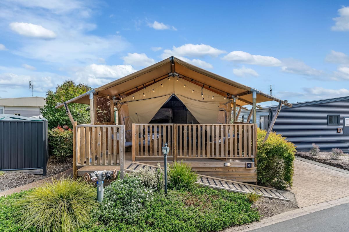 Comfort-Zelt (Glamping (6 Berth - Accessibility)) | Blick auf den Garten
