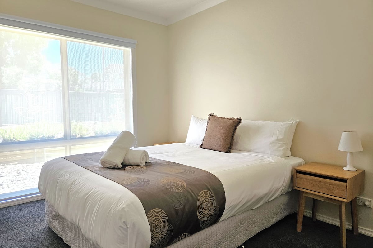 Sandhurst House (3 BR)