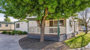 Gold 3 Bedroom (6 Berth) | Terrace/patio