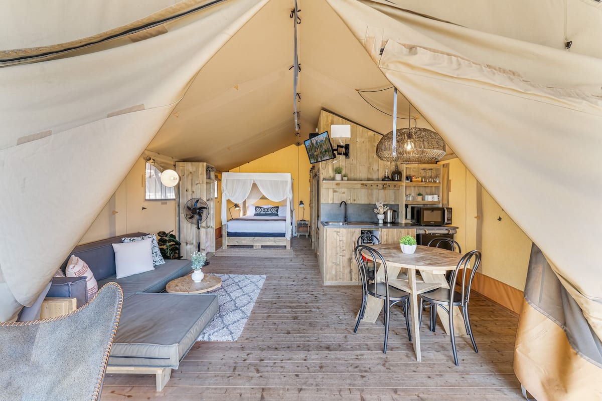Glamping Miners Tent (Open Plan 4 Berth) | Living area