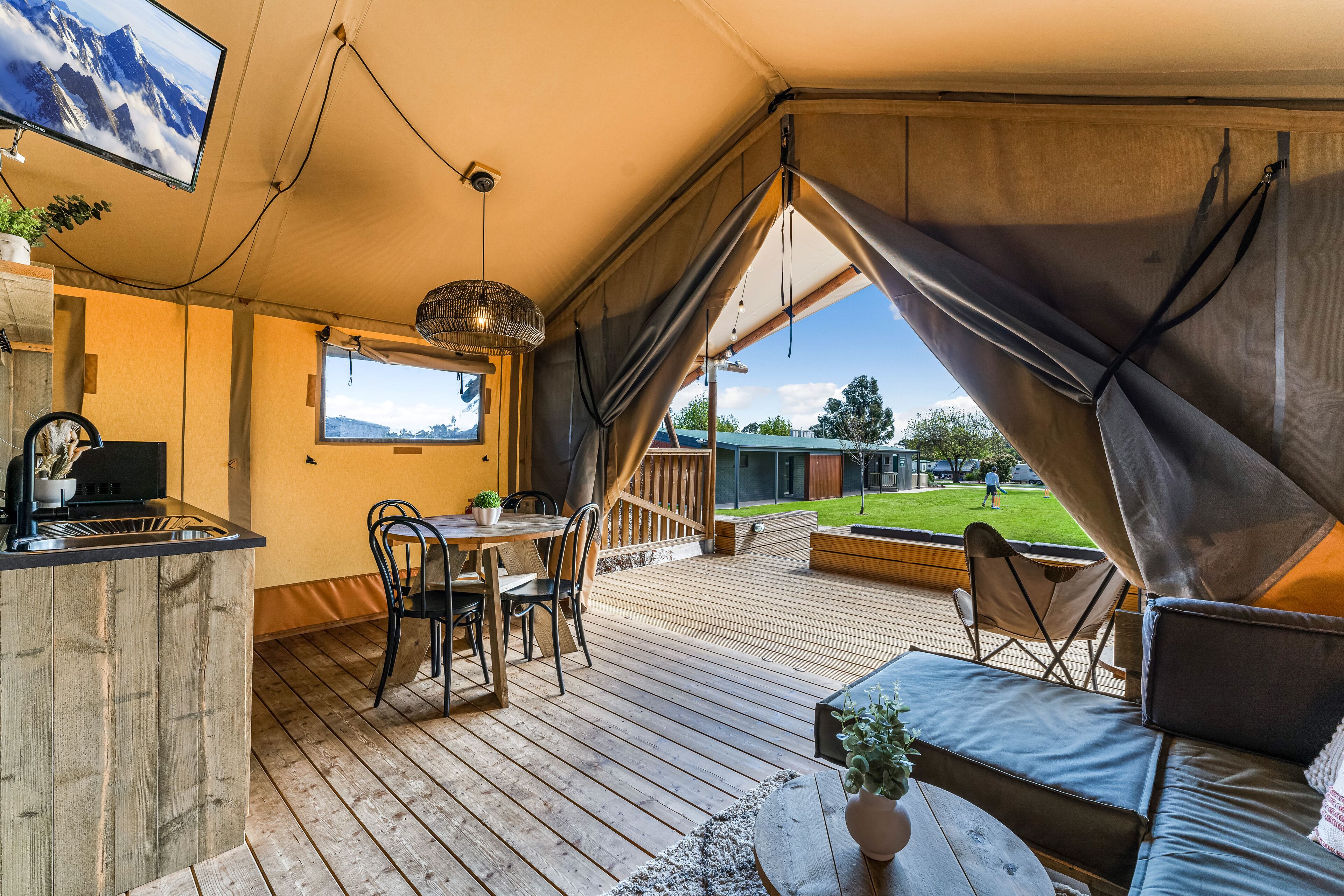 Glamping Miners Tent (Open Plan 4 Berth) | Living area