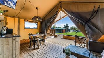 Glamping Miners Tent (Open Plan 4 Berth) | Living area