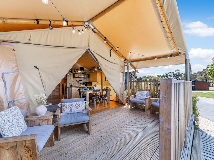 Tienda Confort (Glamping (6 Berth - Accessibility)) | Terraza o patio