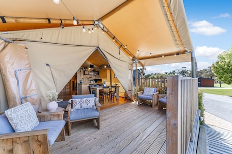 Terraza o patio. BIG4 Tasman Holiday Parks - Bendigo