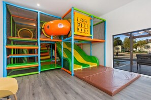 Zona de jocs infantil: a l'aire lliure