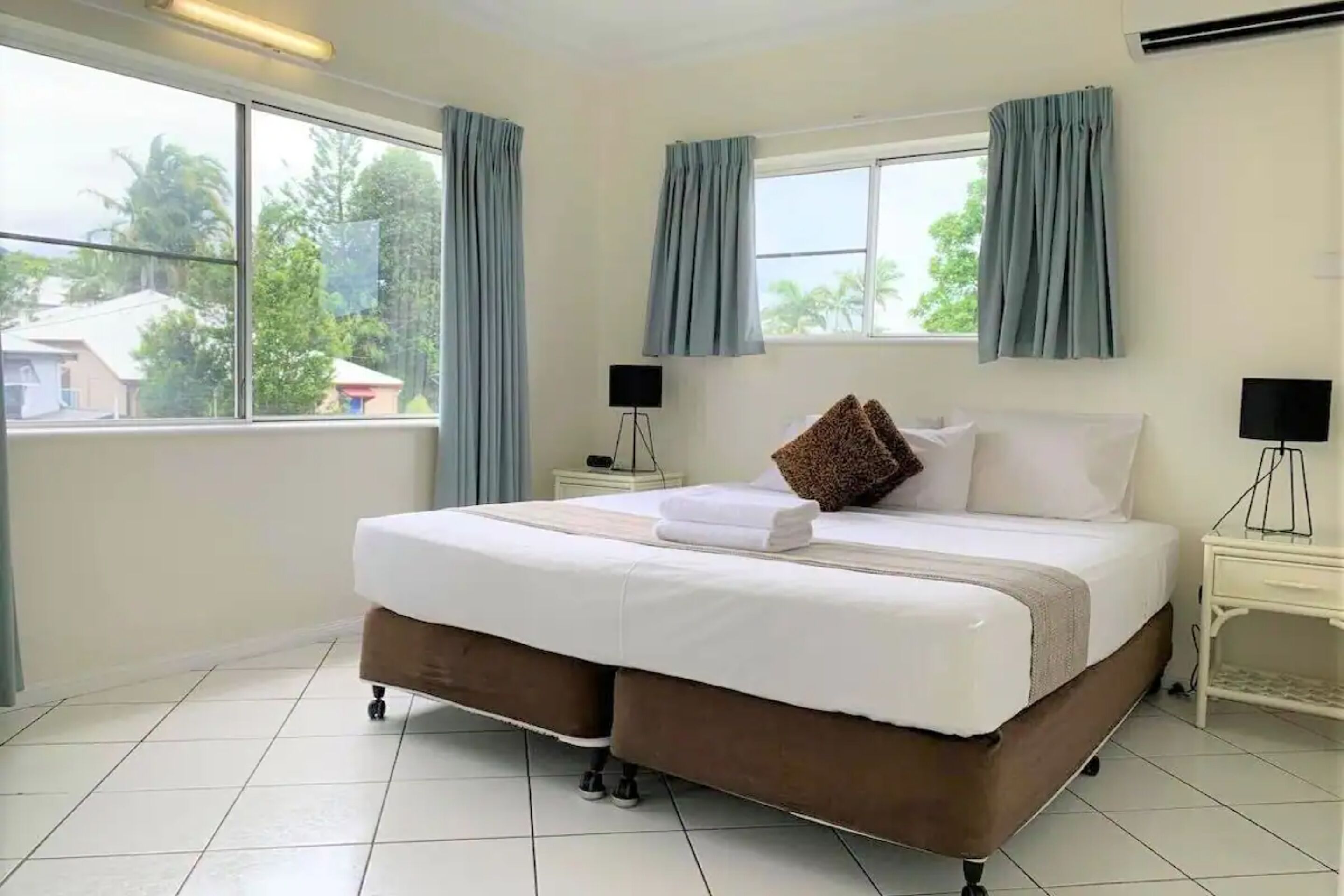 Koala Court Holiday Apartments — image 15