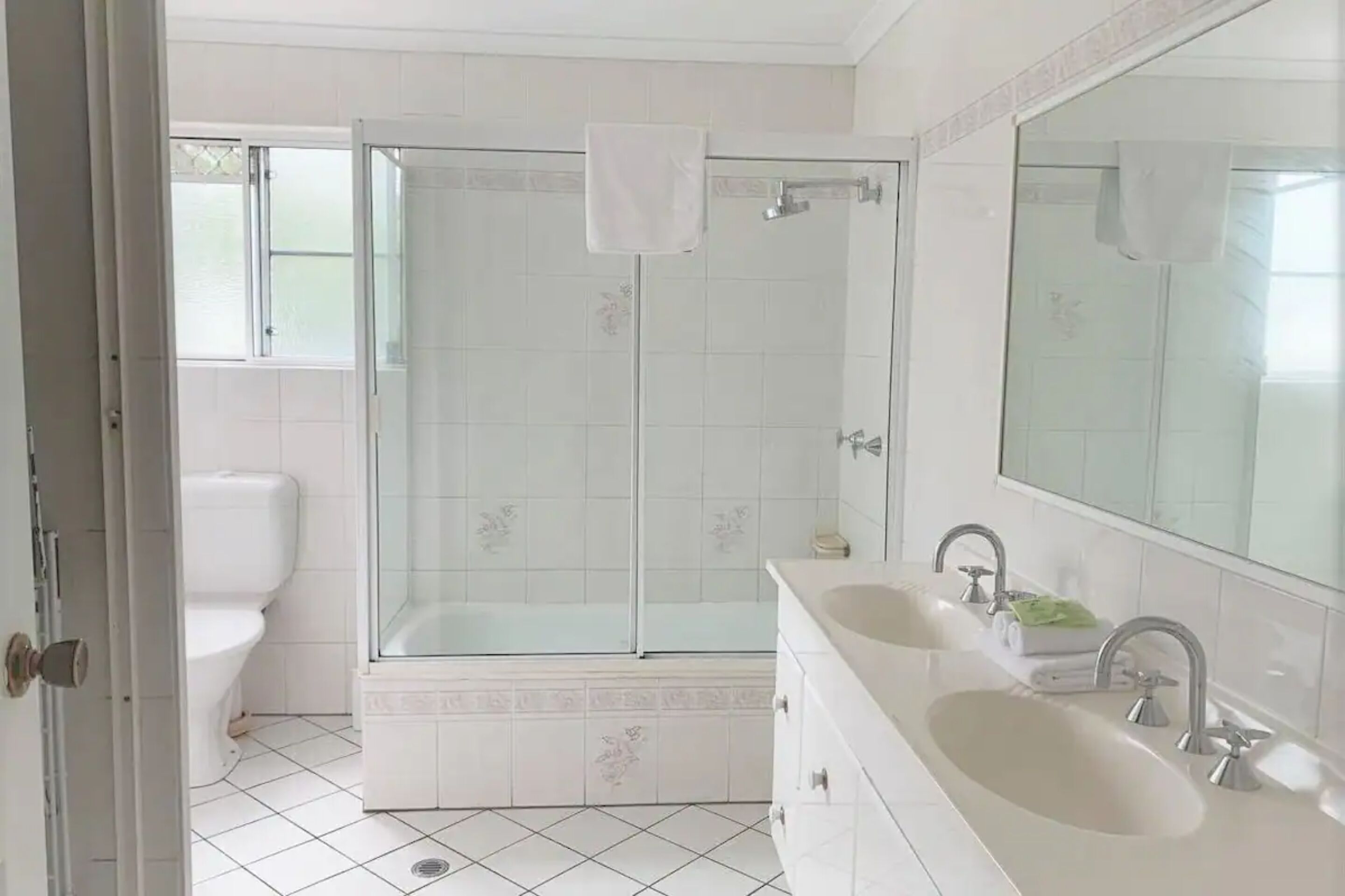 Koala Court Holiday Apartments — image 10