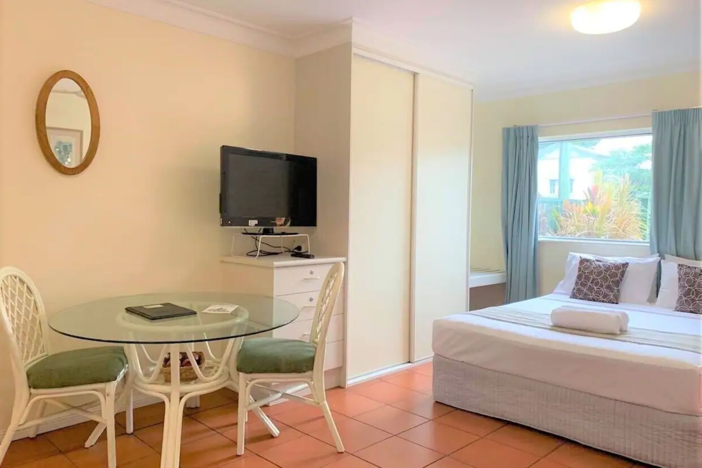 Koala Court Holiday Apartments — image 20