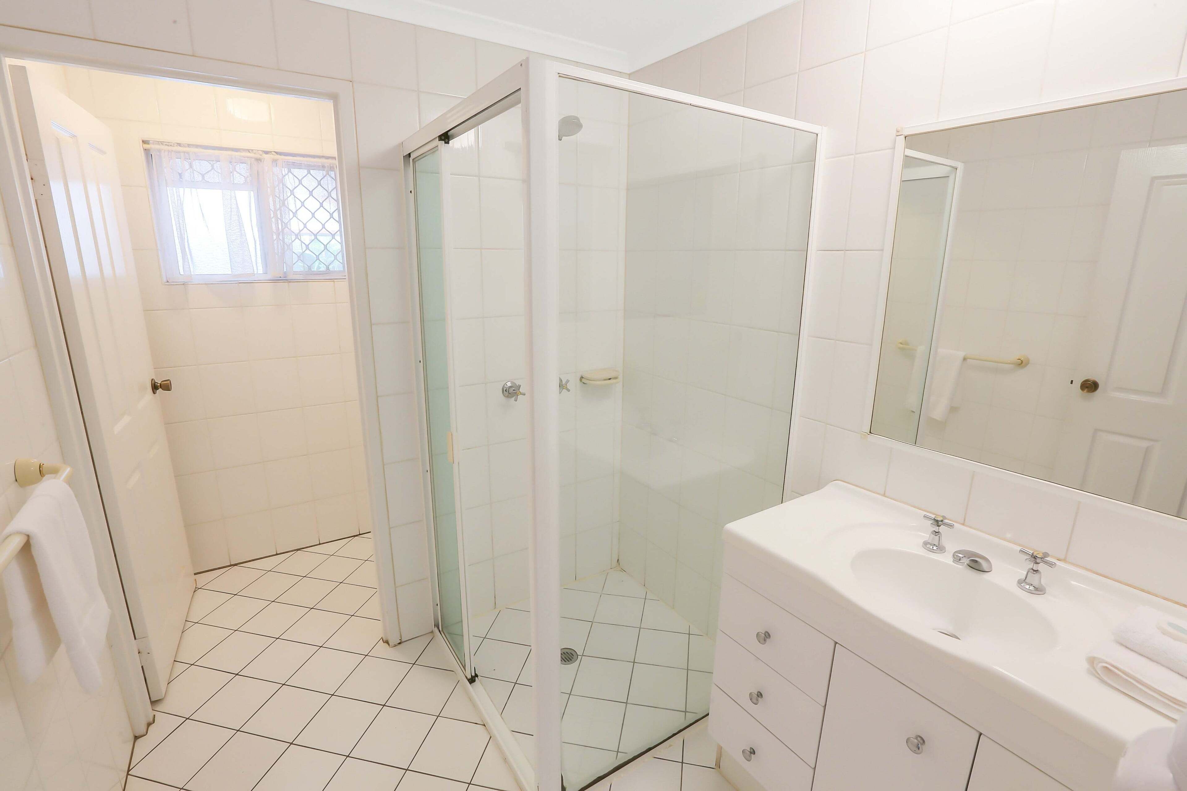 Koala Court Holiday Apartments — image 18