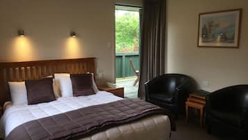 Standaard studio, niet-roken, balkon (Standard Queen Studio) | Luxe beddengoed, pillowtop-bedden, verduisterende gordijnen