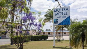 A sign for the MOURA MOTEL with a contact number and a free WiFi symbol.