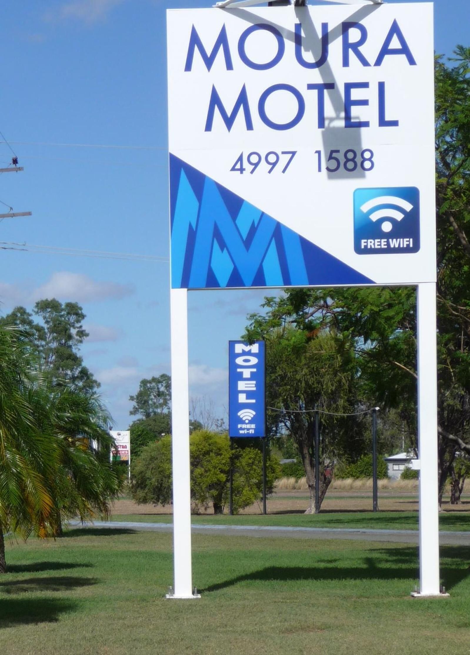 A sign for the Moura Motel with a phone number and a free WiFi symbol.