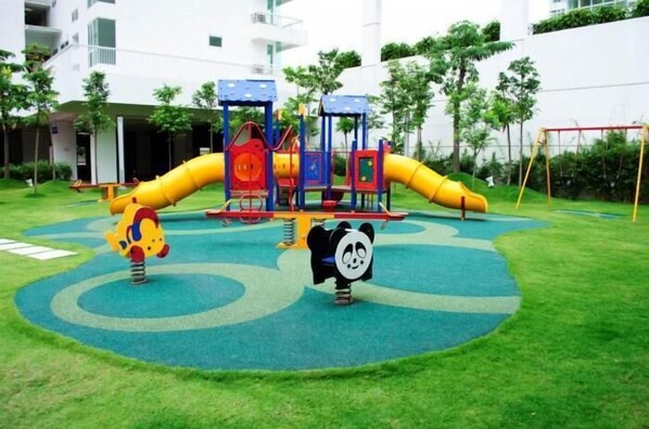 Children’s play area – outdoor