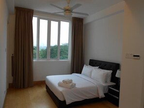 Iron/ironing board, free WiFi - Brunsfield Embassyview Condosuite (Kuala Lumpur)