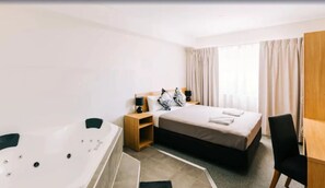 Spa Room - Voyager Motel (Minchinbury)