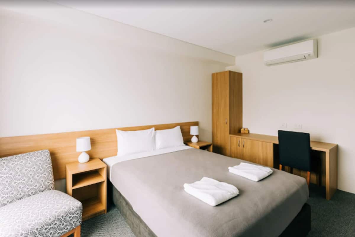 Desk, blackout curtains, free WiFi, bed sheets
