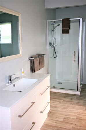 Quarto casal de uso individual | Banheiro