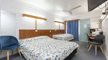 Quarto triplo | Escrivaninha, cortinas blackout, Wi-Fi de cortesia, roupa de cama