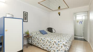 Double Room | Desk, blackout curtains, free WiFi, bed sheets
