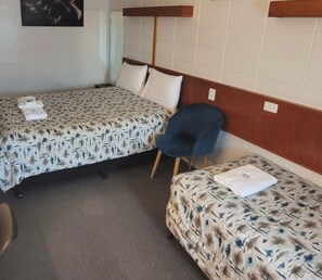 Triple Room | Desk, blackout drapes, free WiFi, bed sheets - Innisfail City Motel (Innisfail)