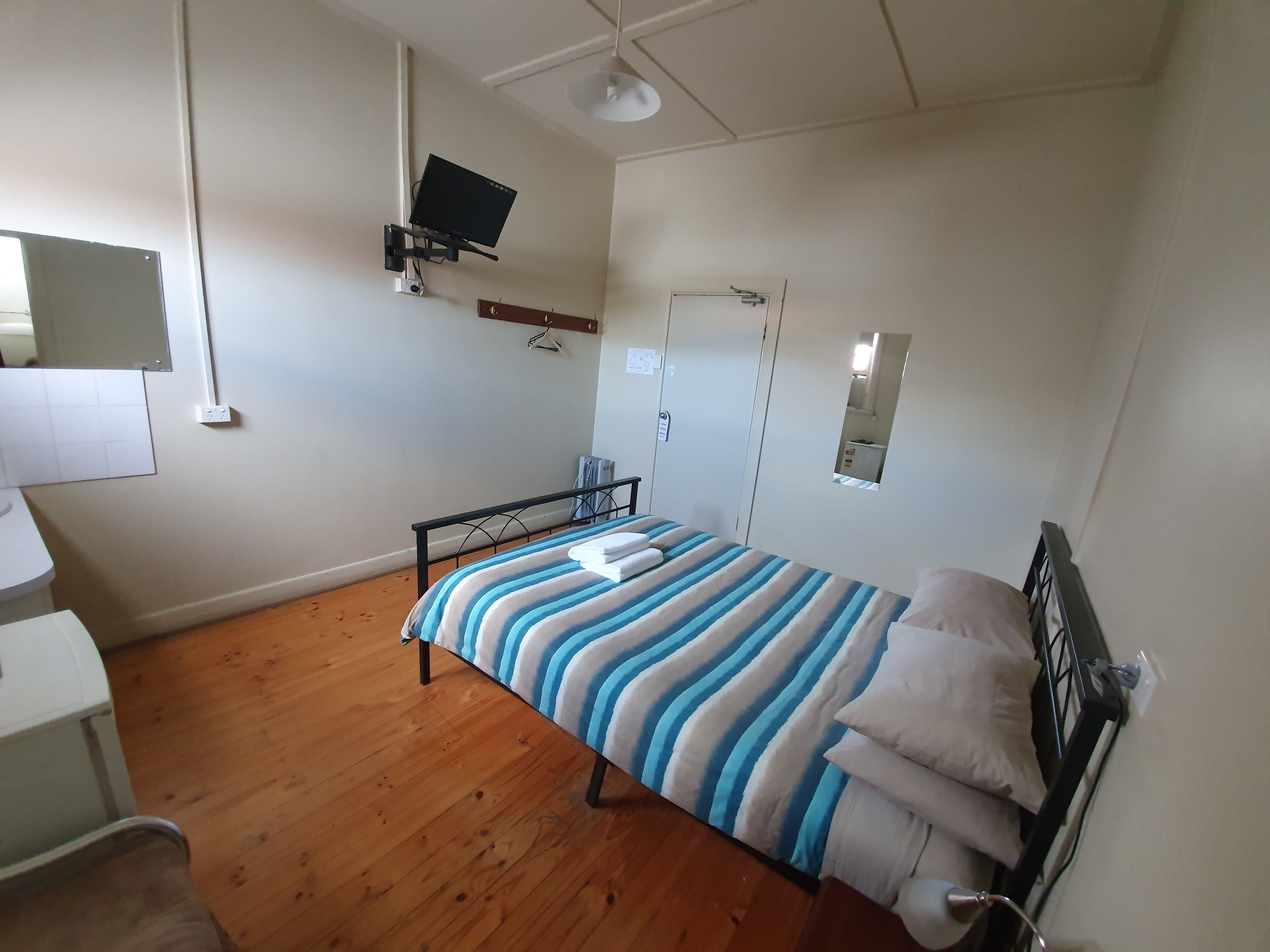 Standard Double Room, 1 Double Bed, Non Smoking, Ensuite | Free WiFi, bed sheets
