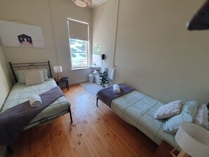 Free WiFi, bed sheets, wheelchair access - Port Lincoln Pier Hotel (Port Lincoln)