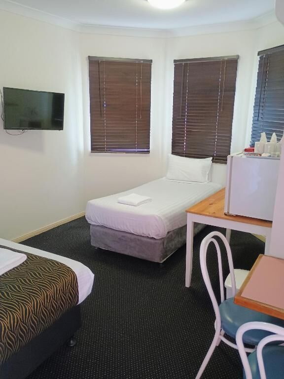 办公桌、熨斗/熨衣板、免费 WiFi、床单