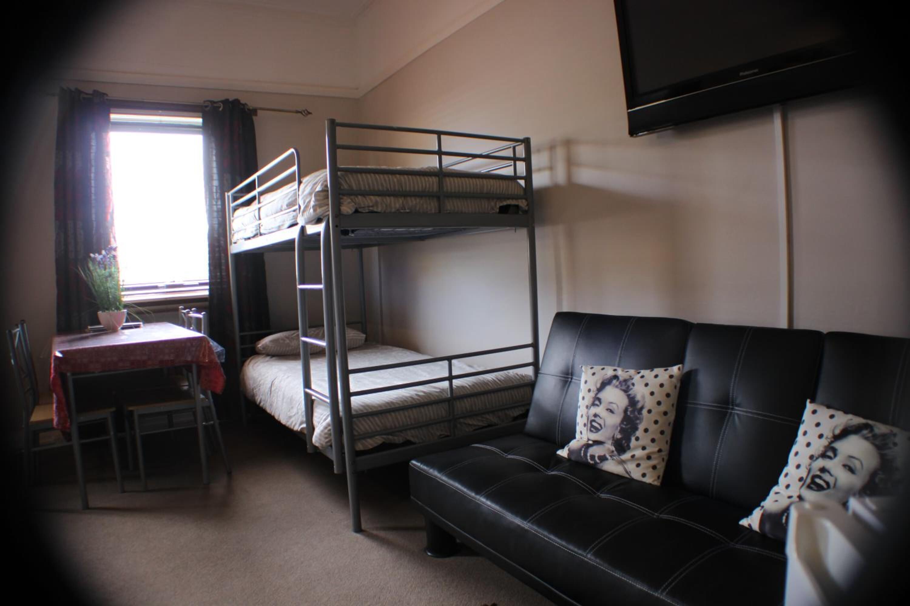 iron/ironing board, free wifi