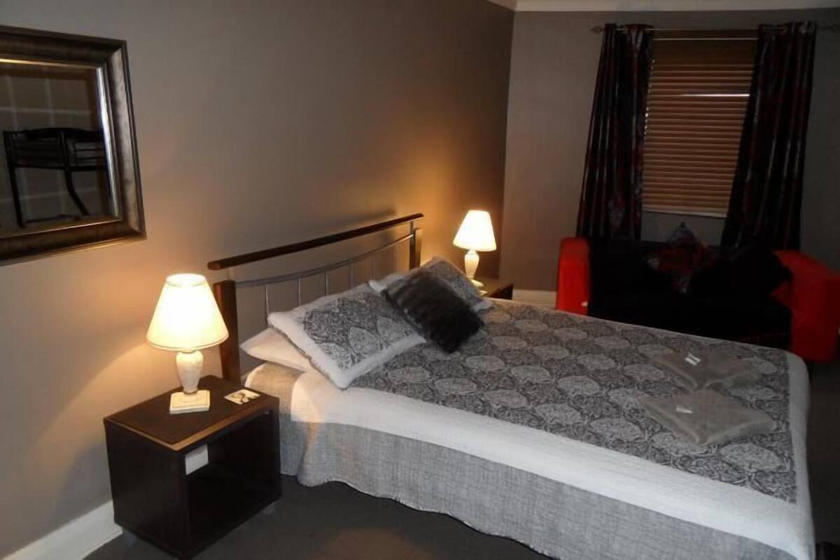 iron/ironing board, free wifi