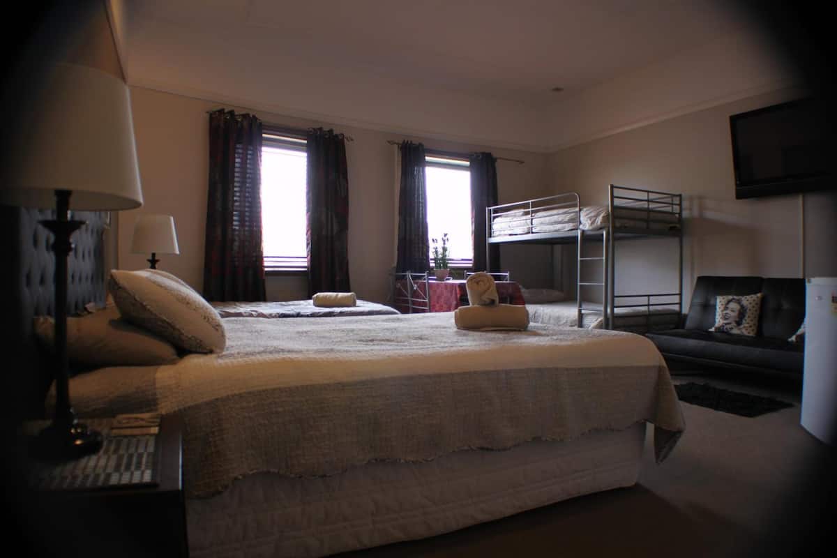 iron/ironing board, free wifi