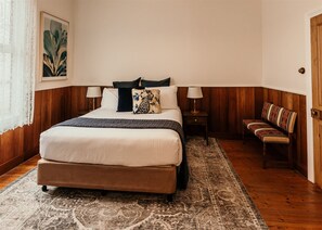 Premium bedding, desk, iron/ironing board, free WiFi - Stanley Hotel (Stanley)