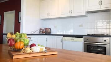 Abbey’s ‘The Green House’ | Private kitchen | Electric kettle